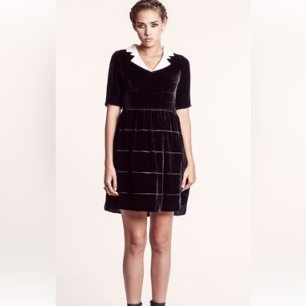 to be adored velvet black dress sz.M